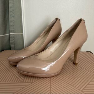 Tahari Heels Gallery Nude Patent Neutral Business Casual Classic Staple